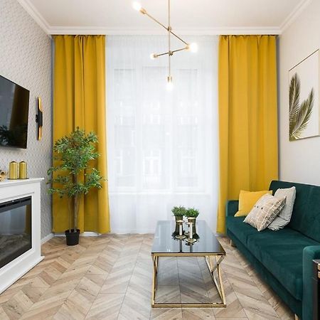 Glamorous Apartment Old Town Cracow คราคูฟ ภายนอก รูปภาพ