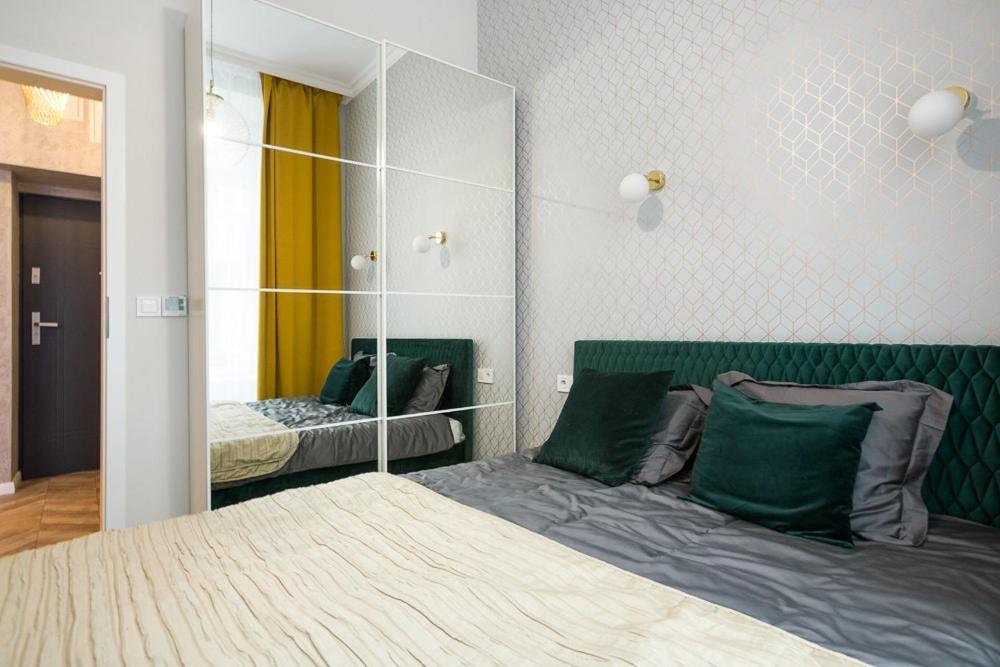 Glamorous Apartment Old Town Cracow คราคูฟ ภายนอก รูปภาพ